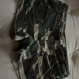 Camo shorts sz 3